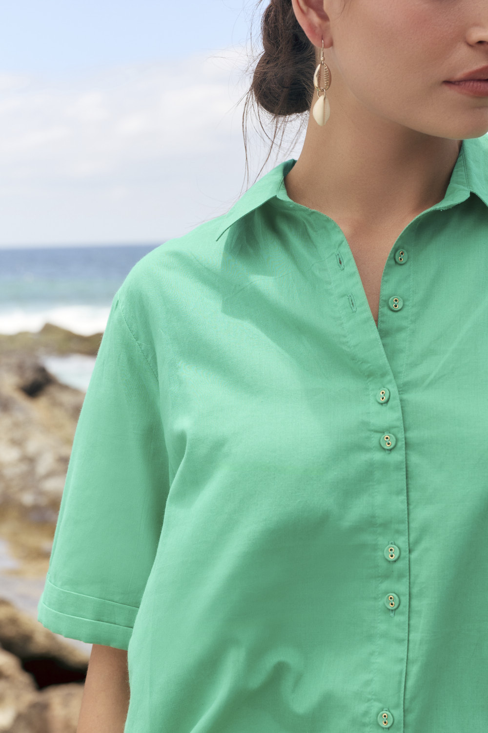 Amani Short Sleeve Cotton Shirt in Green Bee