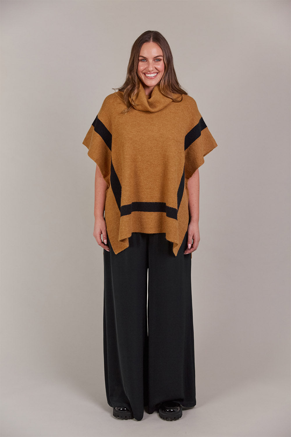 Avino One Size Poncho in Tobacco