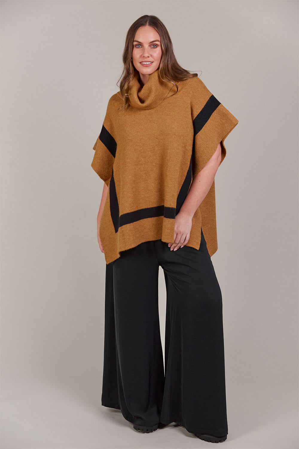 Avino One Size Poncho in Tobacco