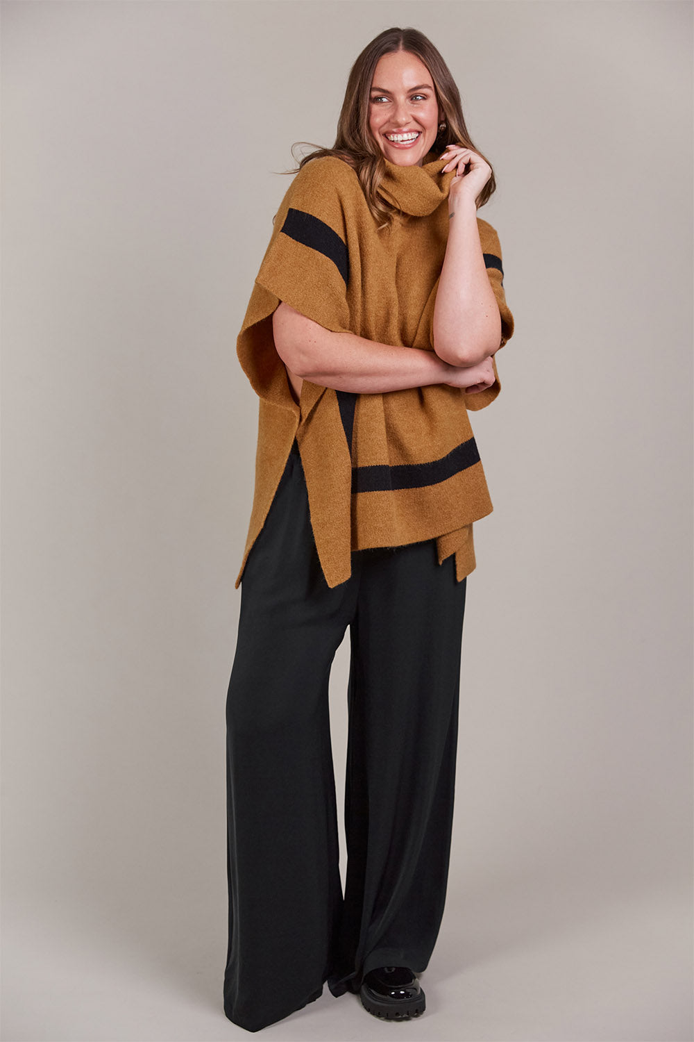 Avino One Size Poncho in Tobacco