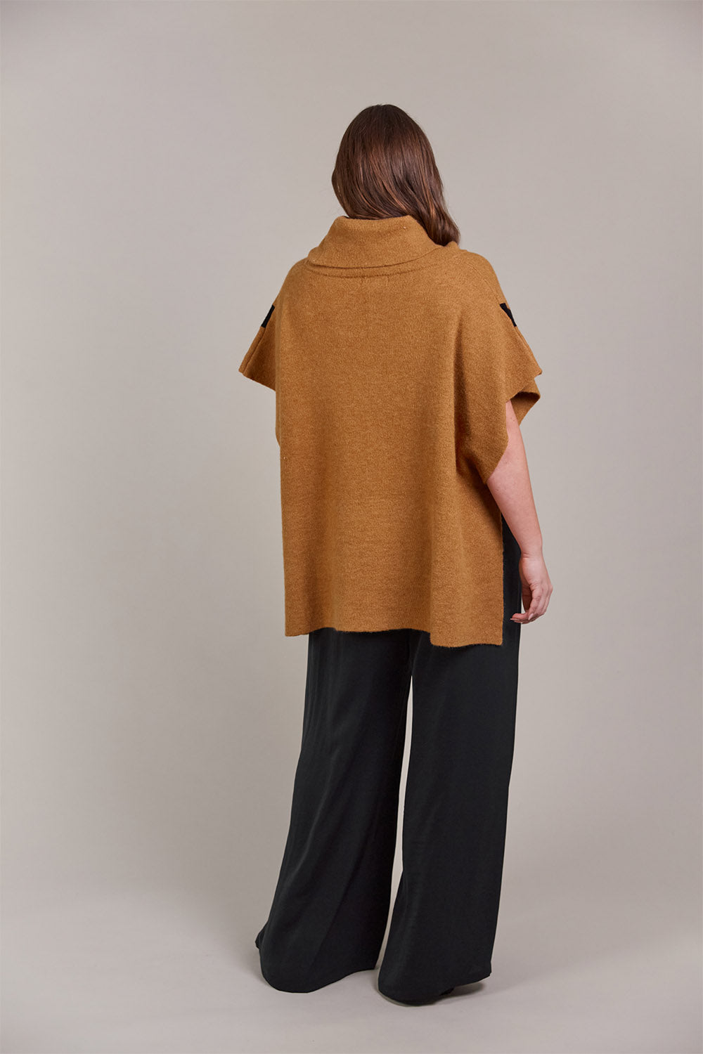 Avino One Size Poncho in Tobacco