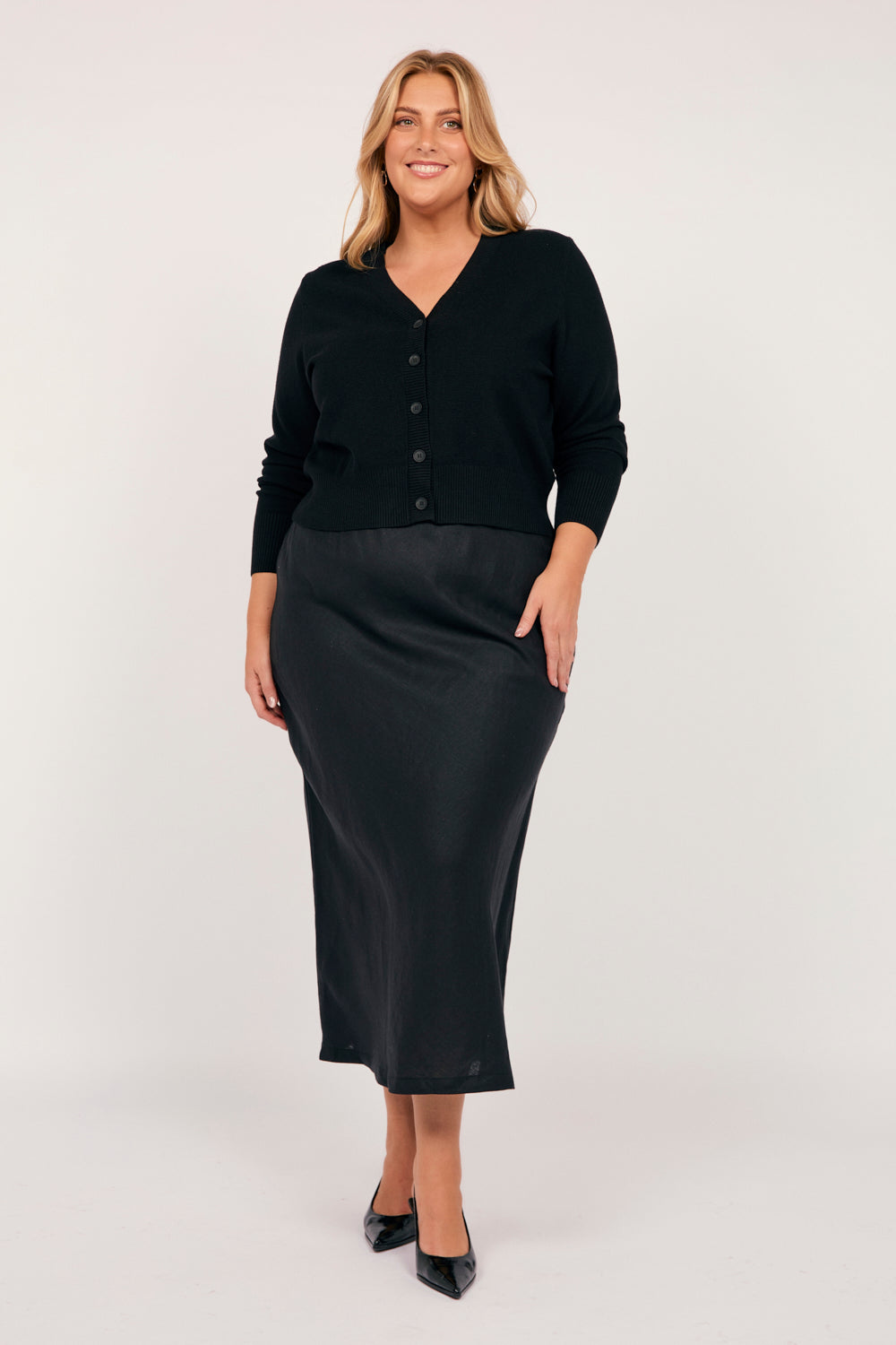 Knitted Cropped Cardigan in Black