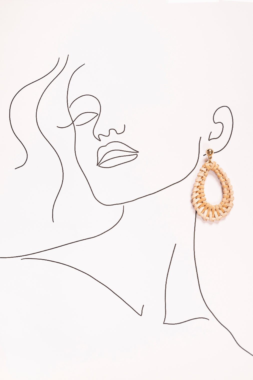 Oval Raffia Earrings in Natural