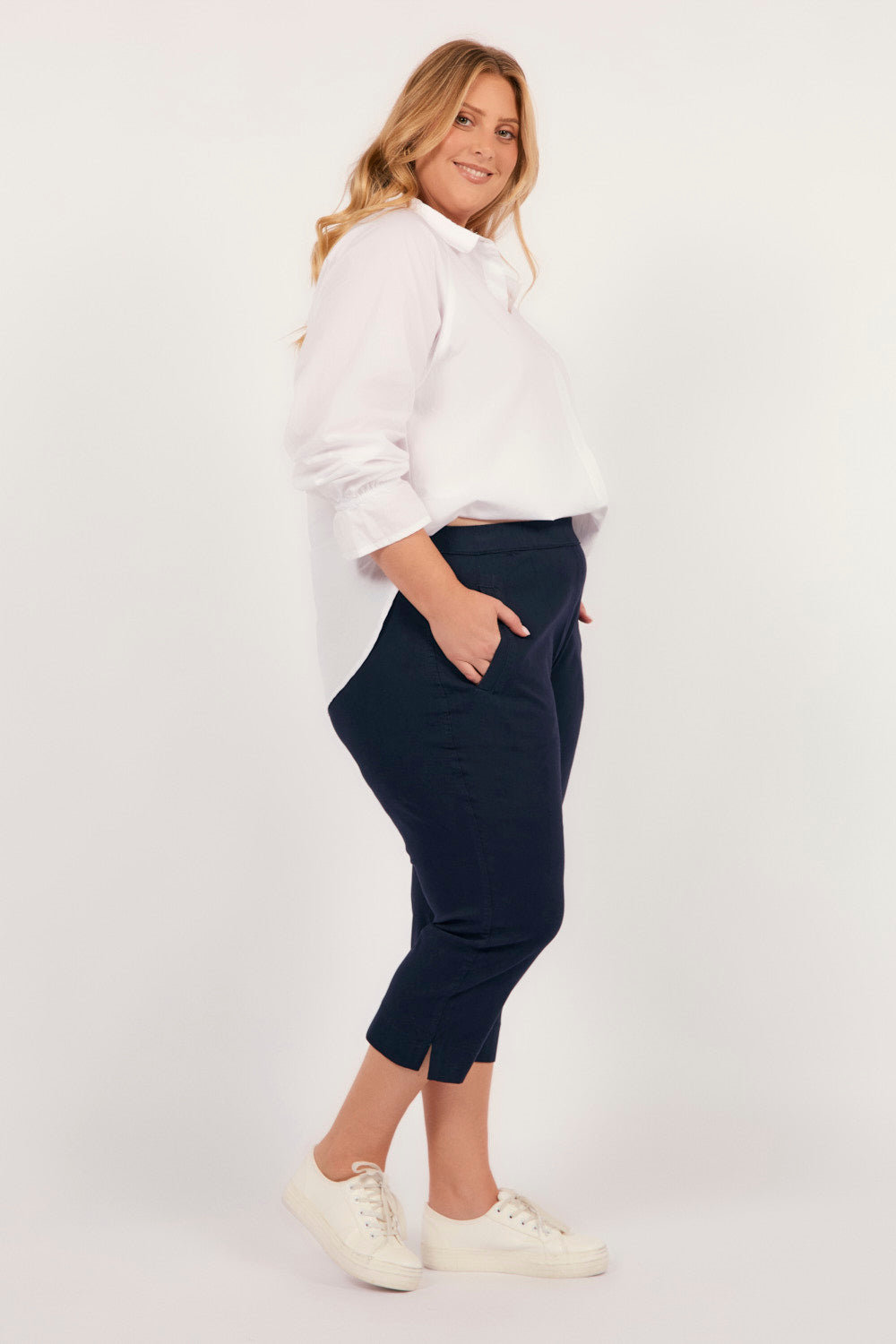 Petite Length Cropped Stretch Capri Pant in Navy