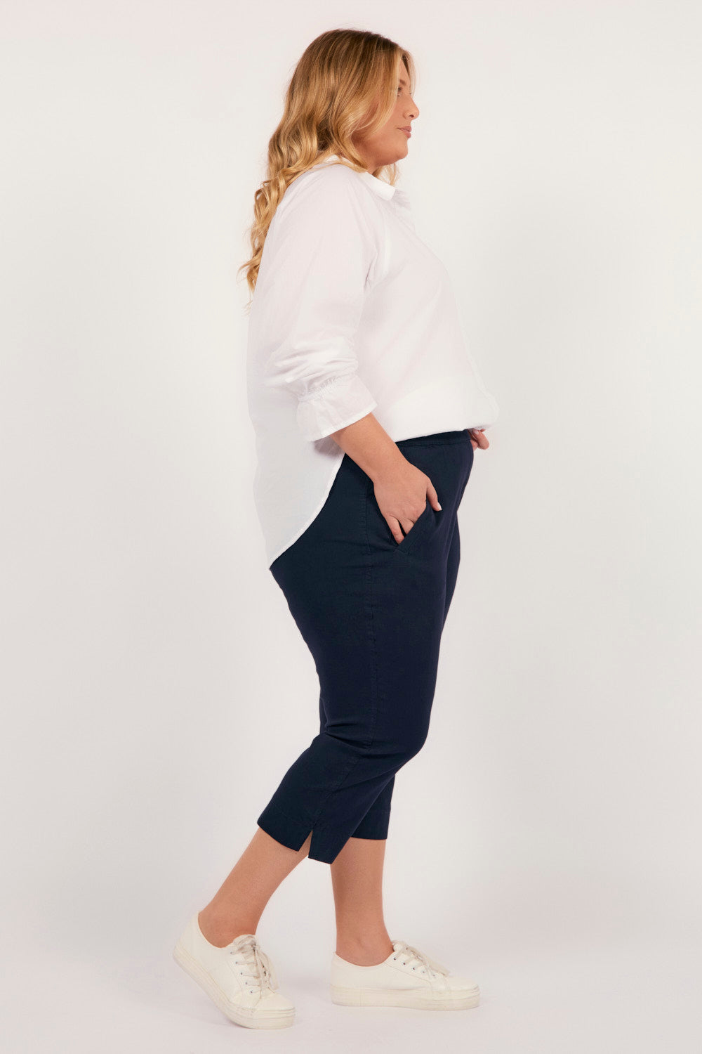 Petite Length Cropped Stretch Capri Pant in Navy