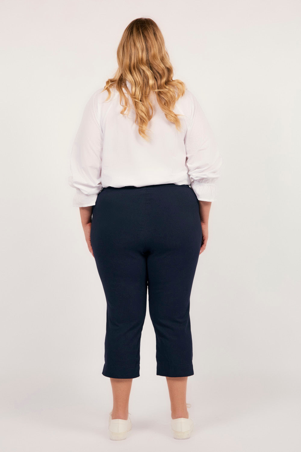 Petite Length Cropped Stretch Capri Pant in Navy