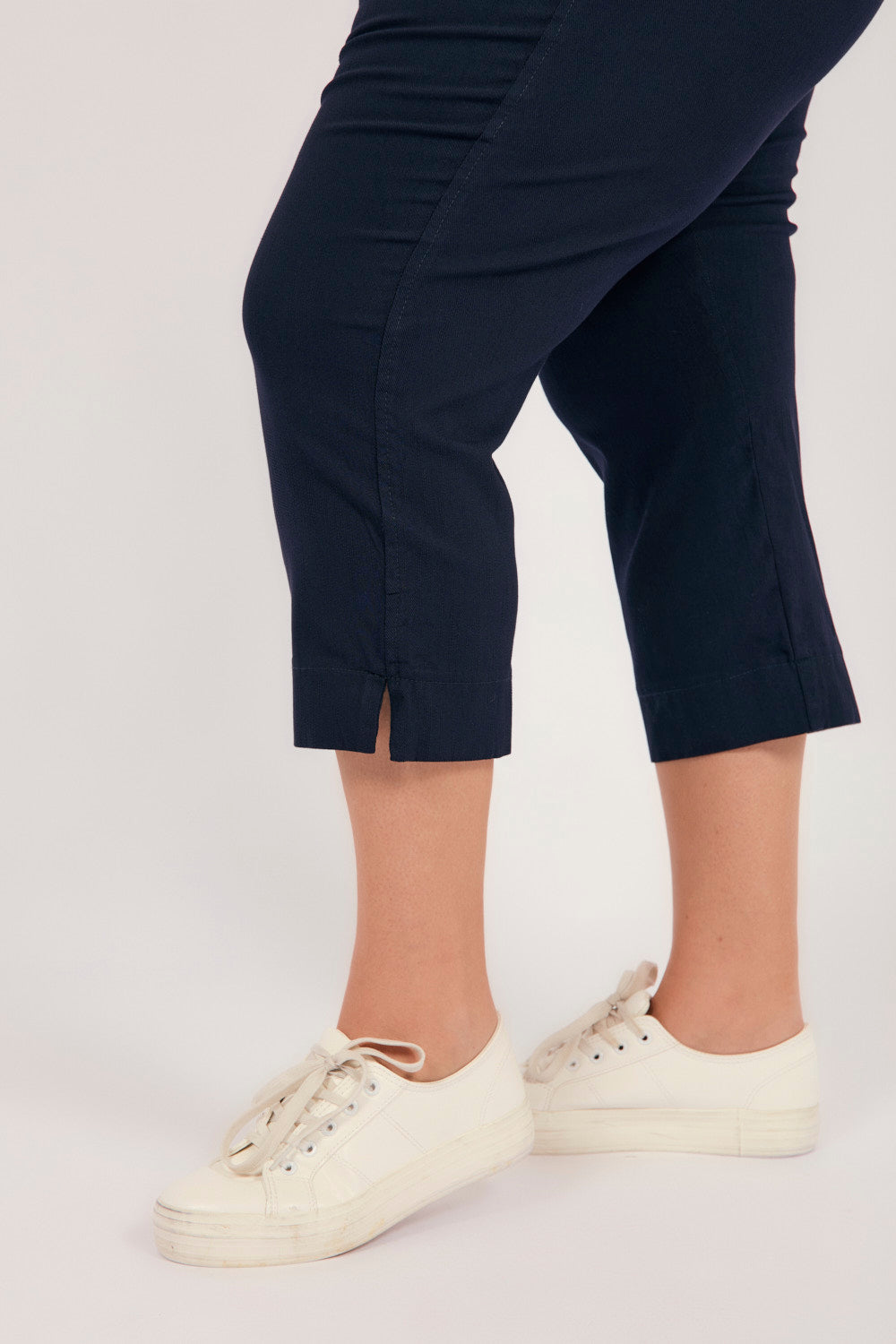 Petite Length Cropped Stretch Capri Pant in Navy
