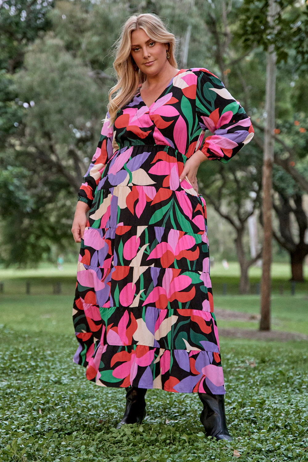 Shari Long Sleeve Dress in Noir Petals