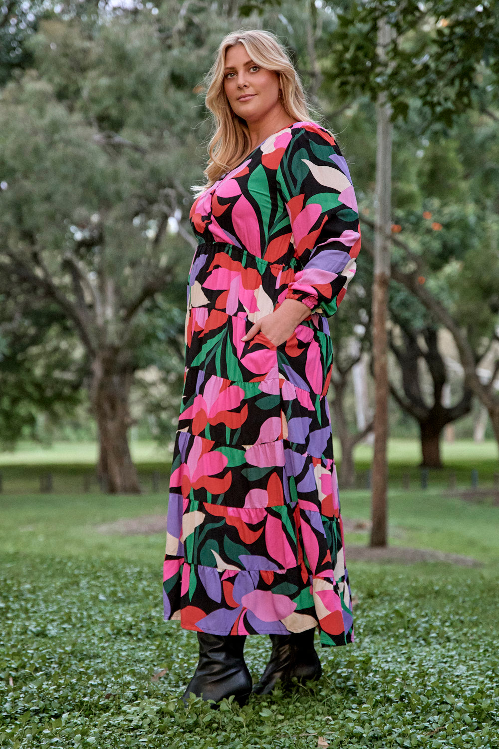 Shari Long Sleeve Dress in Noir Petals