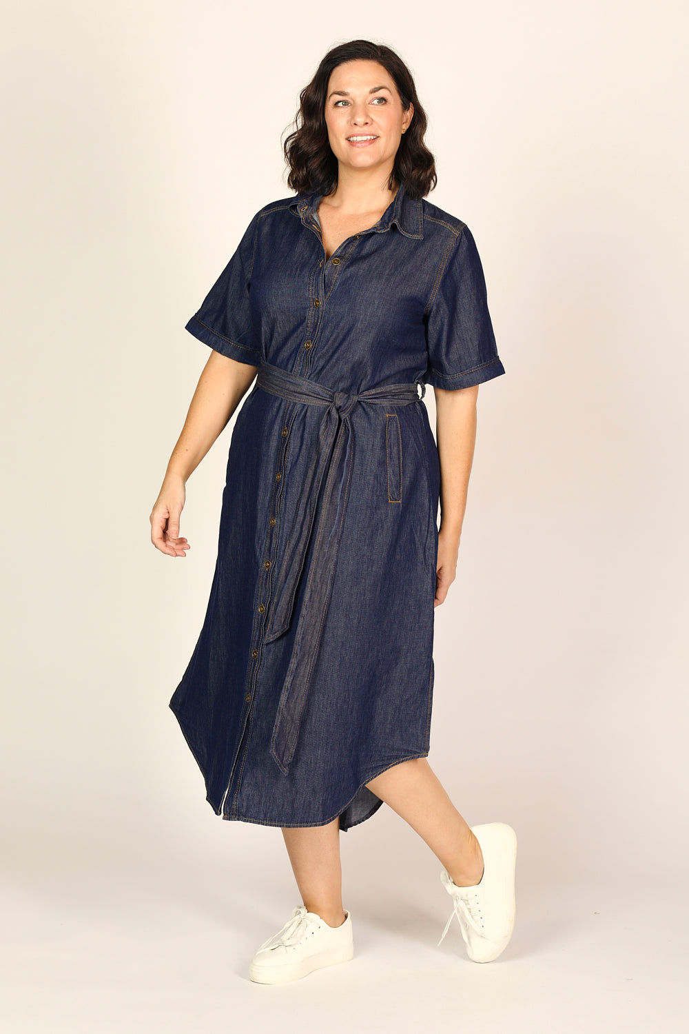 Abbey Chambray Short Sleeve Dress in Dark Wash