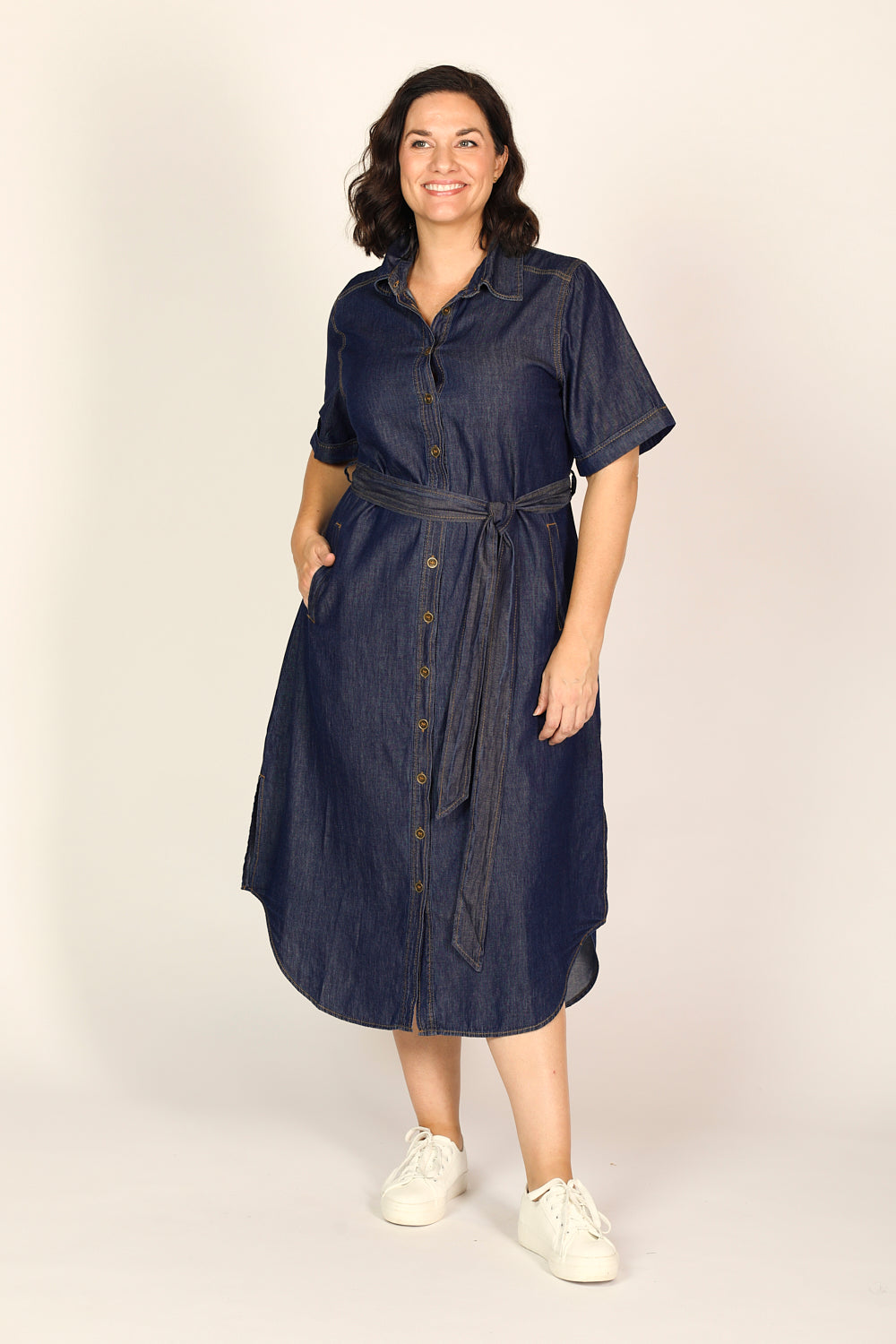 Abbey Chambray Short Sleeve Dress in Dark Wash