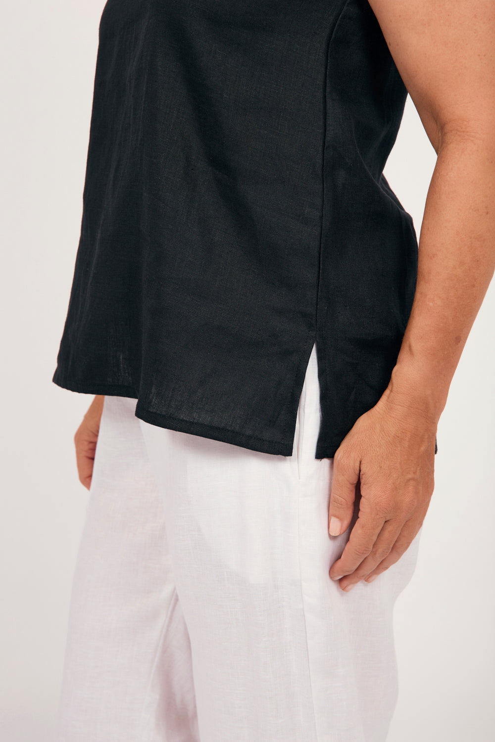 Bec Linen Top in Black