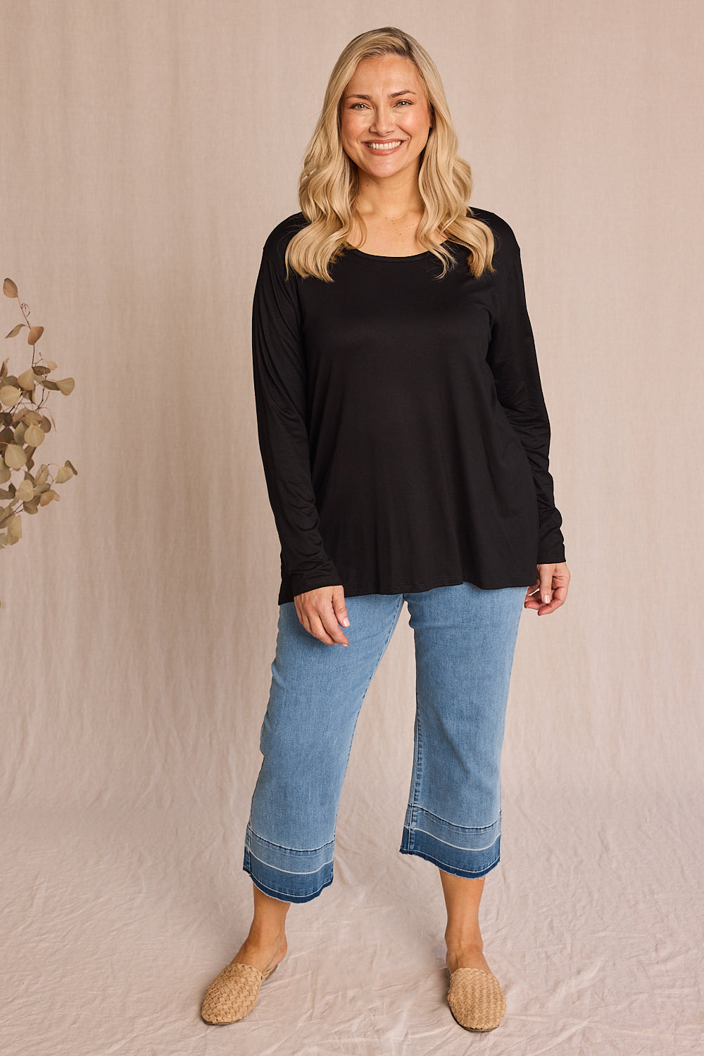 Long Sleeve Swing Tee in Black