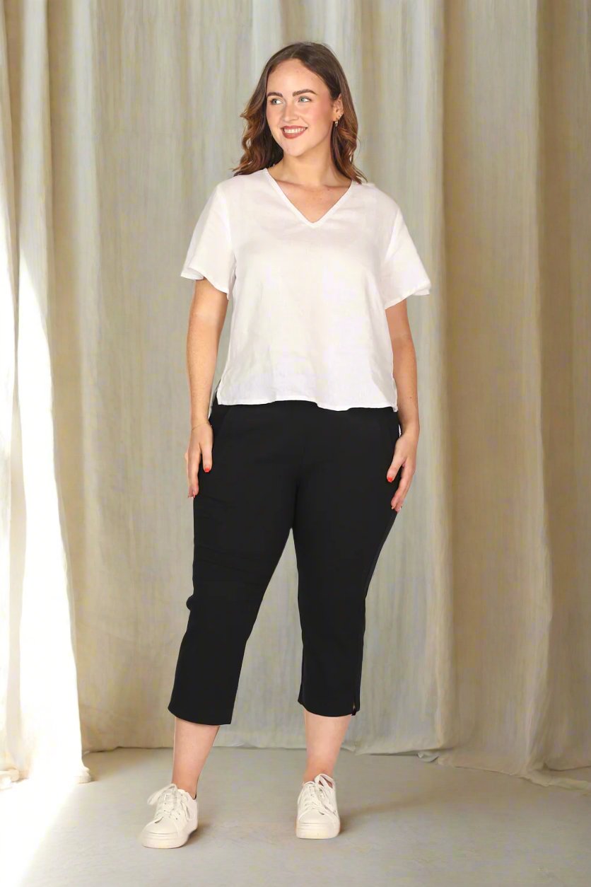 Petite Length Cropped Stretch Capri Pant in Black