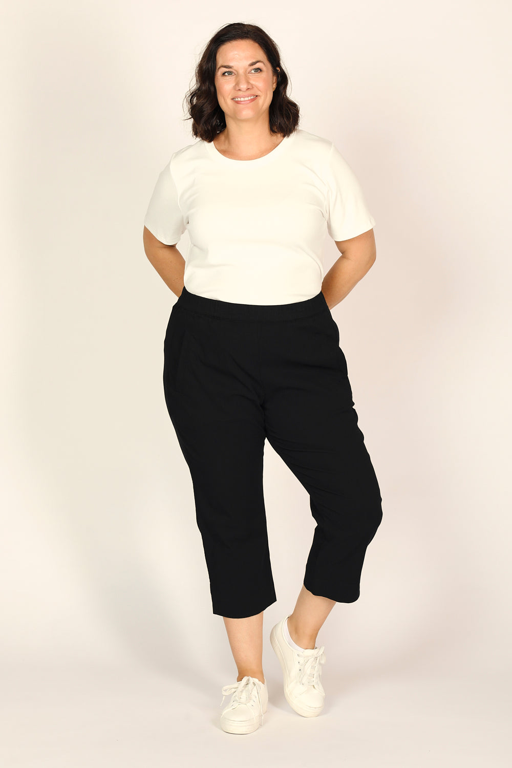 Petite Length Cropped Stretch Capri Pant in Black