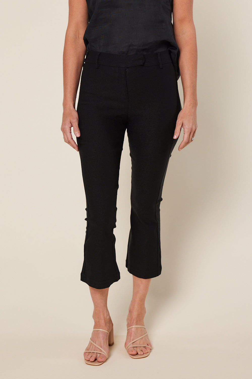 Ponte Bootleg 3/4 Length Pant in Black