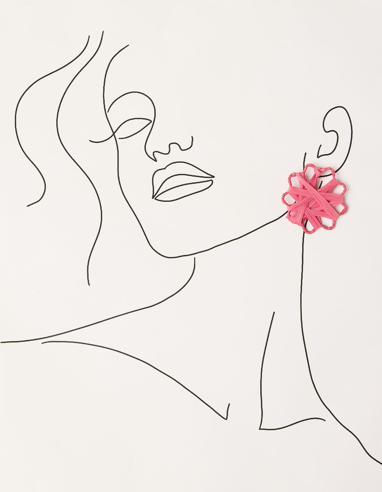 Raffia Woven Flower Earrings in Hot Pink