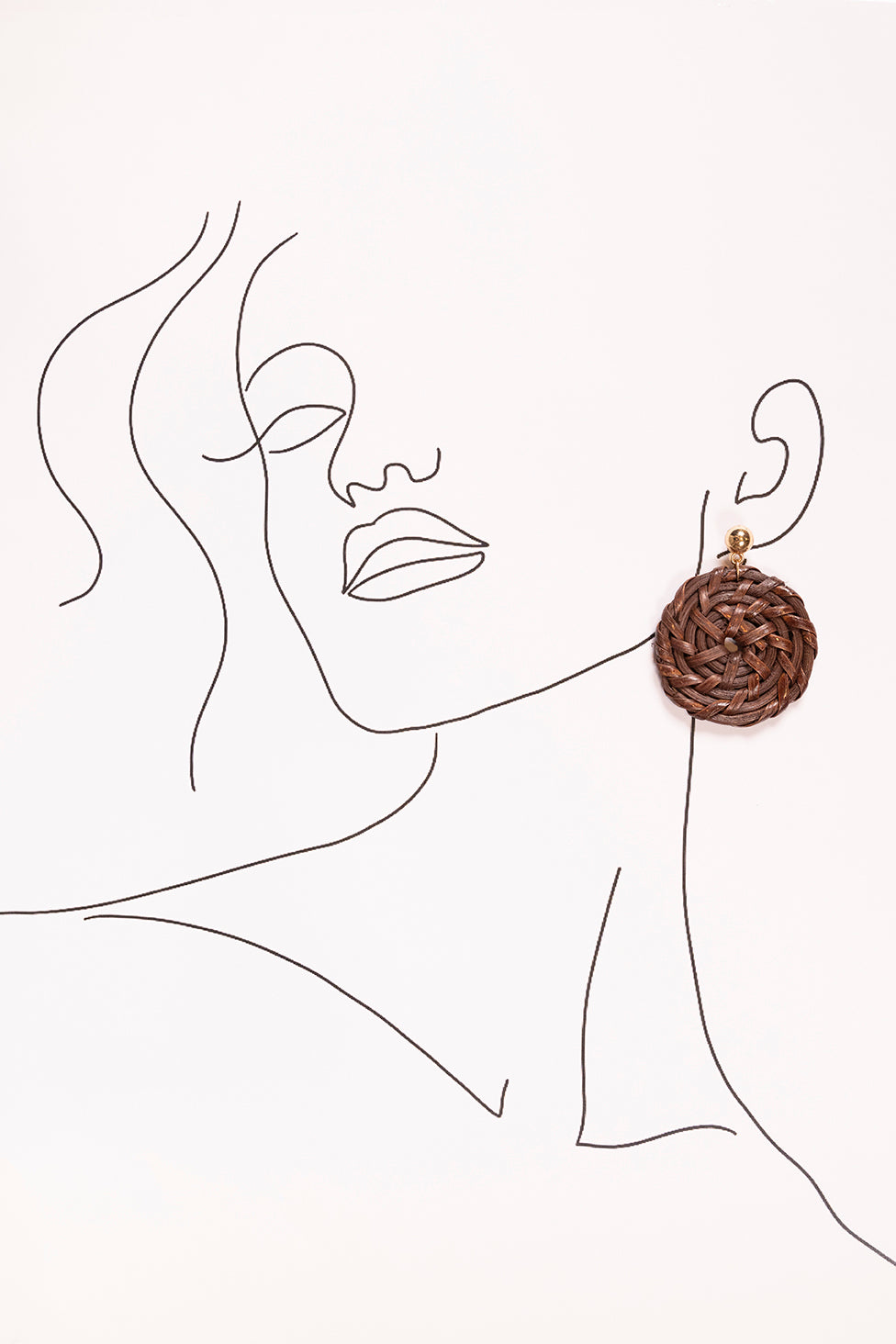 Round Raffia Earrings in Brown