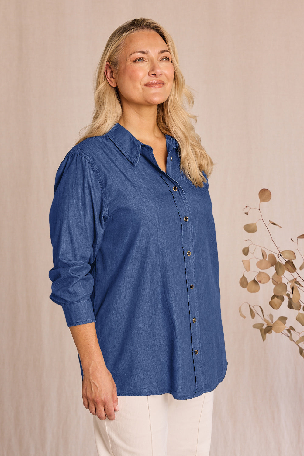 Sam Chambray Shirt in Mid Wash