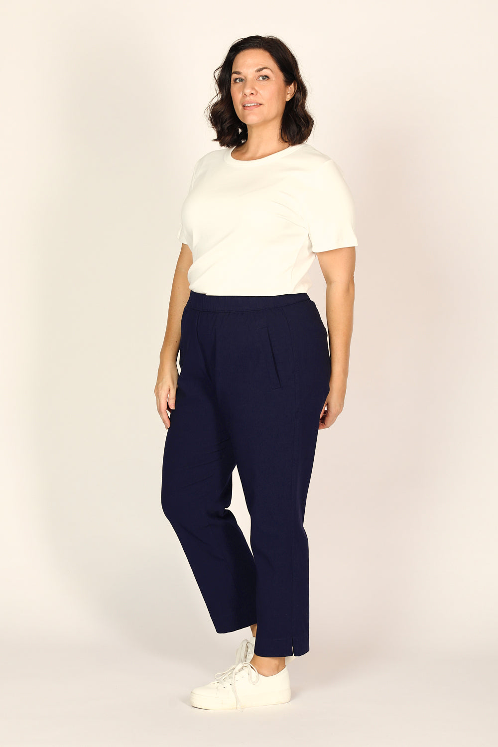 Regular Length Stretch Capri Pant in Navy