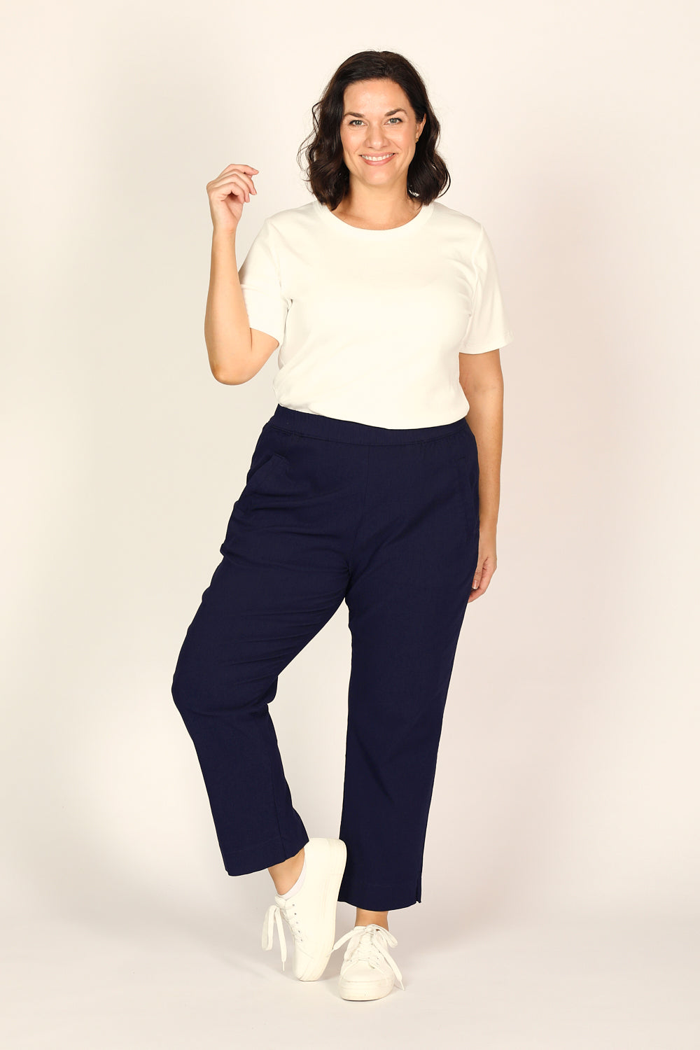 Regular Length Stretch Capri Pant in Navy